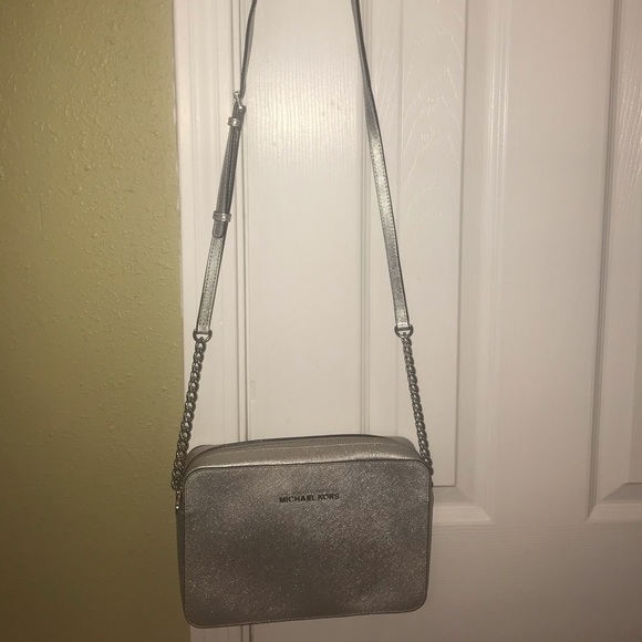 Michael Kors chain purse - Picture 2 of 10